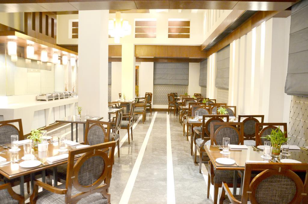 Hotel The Acura, Bmk à Gurgaon Extérieur photo